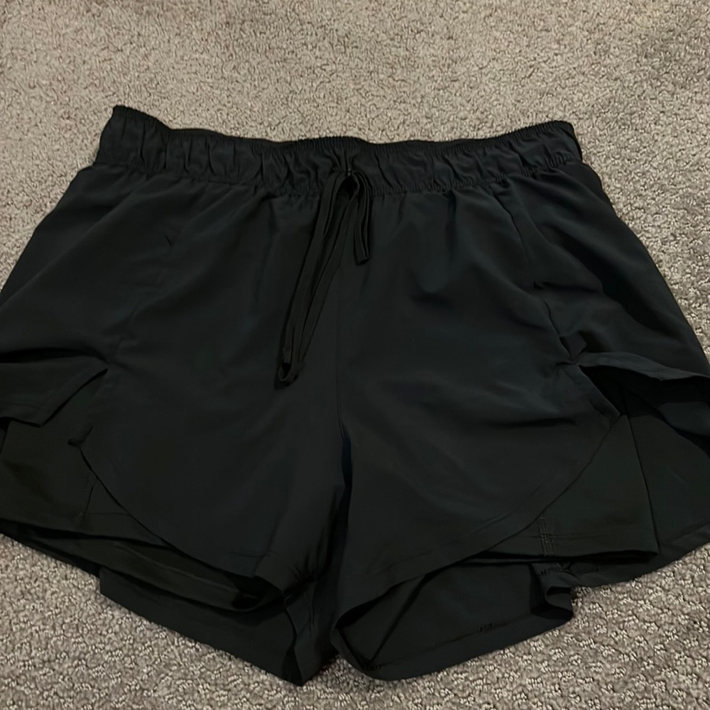 Black nike shorts